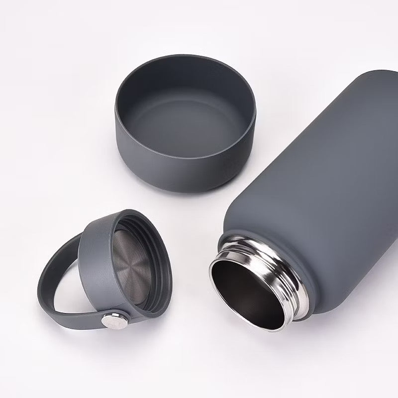 600ml BPA-Free Grey Plastic Tumbler with Flip-Top Lid β Side View